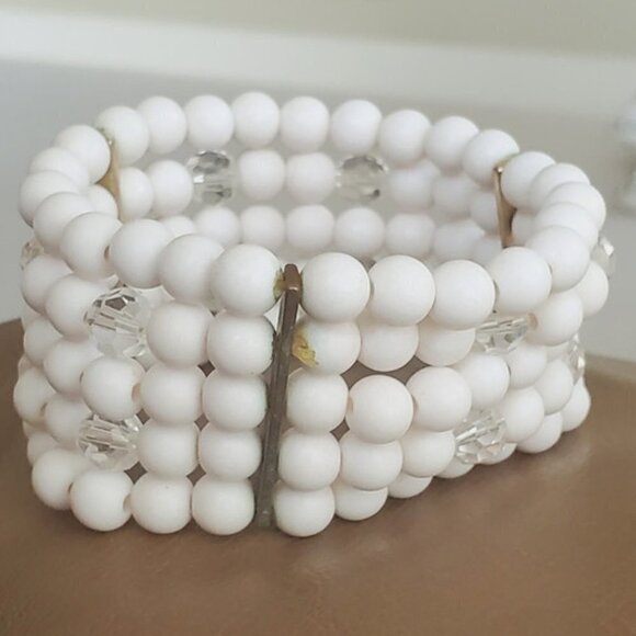 Memory Wrap White Beads Wire Bracelet. 🌴 - Picture 4 of 5